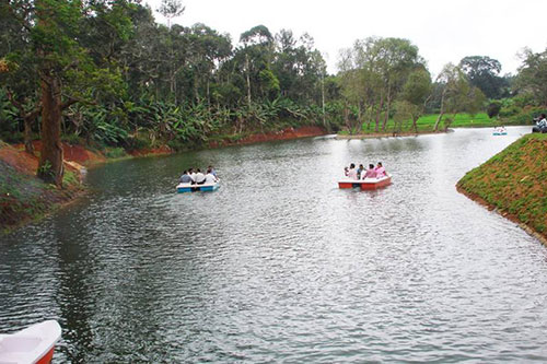 boat house boat riding